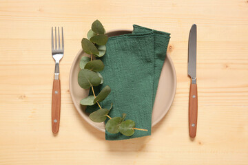 Sustainable dining and eco friendly lifestyle, table setting with eucalyptus branch and green linen napkin on wooden background for organic food © Pixel-Shot