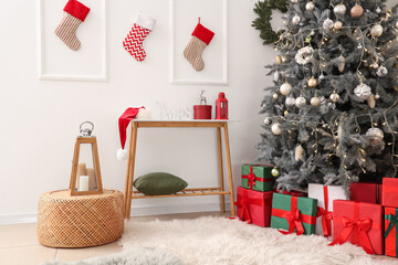 Obraz premium Interior of living room with Christmas tree, presents and table