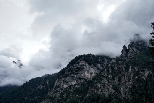 La spettacolare val Canali che si incunea sul versante est delle Pale di San Martino, parte del Parco Naturale del Paneveggio, Dolomiti, Trentino, Trento, Italia