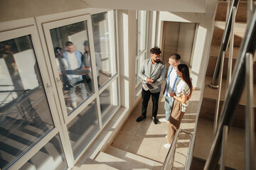 Naklejka premium Real estate agent meeting young couple about property