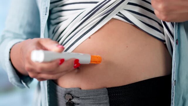Person Quickly Uses Auto Injector On Thigh