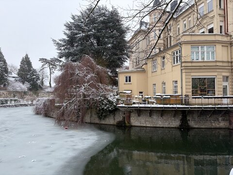 Winter mit Eis und Schnee im Zentrum von Detmold in Ostwestfalen
