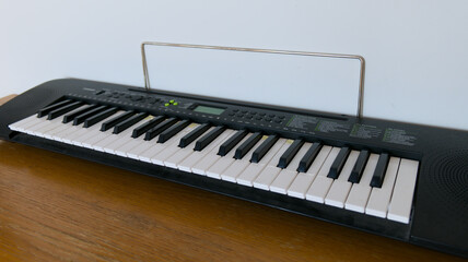 Digital Piano Learning Musical Instrument © Kos6ka