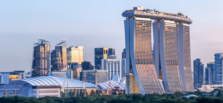 SINGAPORE - April 15 : Exterior view of the iconic Marina Bay Sands hotel, showcasing its distinctive architectural design, curved towers, and Sands SkyPark rooftop located in Singapore, April 15,2026