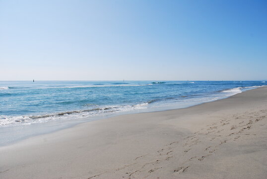 青い海と砂浜の美しい景色