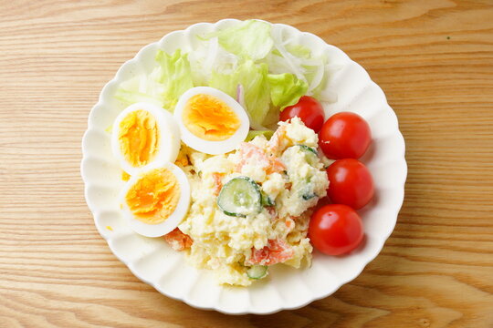 ゆで卵とポテトサラダ