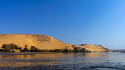 La vida en el río Nilo al atardecer en Egipto © Antonio ciero