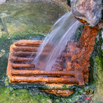 Chaude-Aigues  la source la plus chaude &agrave; 80 degr&egrave;s