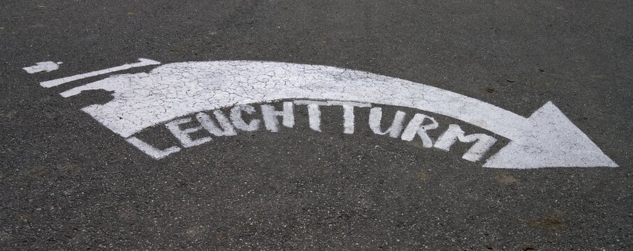 Richtungspfeil zum Leuchtturm
