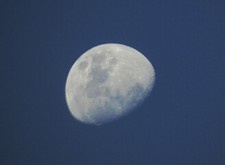 Cuarto menguante de luna © Mariano