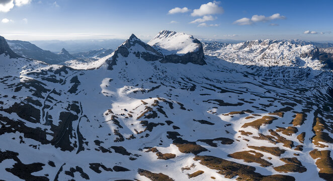 Mountain Range Extending Beyond Twin Peaks, drone pnorama