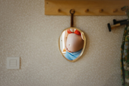 Creative maternity portrait