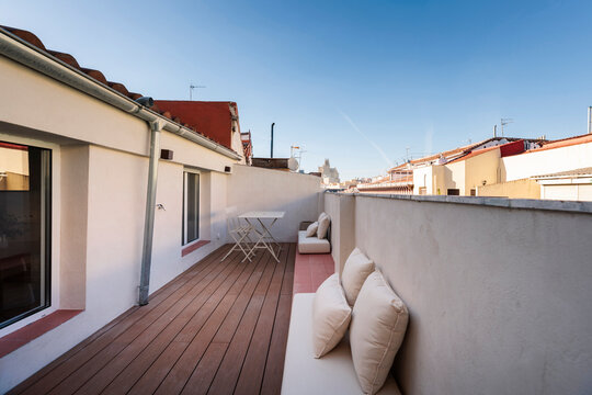 Long rooftop deck with seating