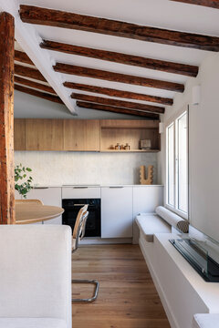 Kitchen layout with window bench