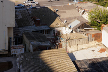Fototapeta premium Urban rooftops reveal hidden stories under warm sunlight in a bustling city