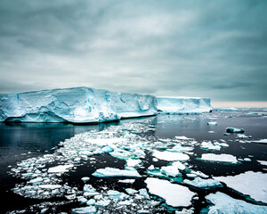 Tabular iceberg surrounded by drifting sea ice © Georg