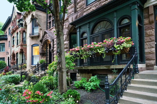 Old townhouses with front garden, typical of Chicago Gold Coast neighborhood