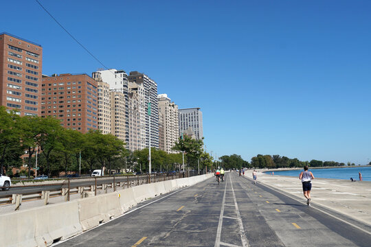 Chicago, Lakeshore Drive with cycling and jogging path beside the lake