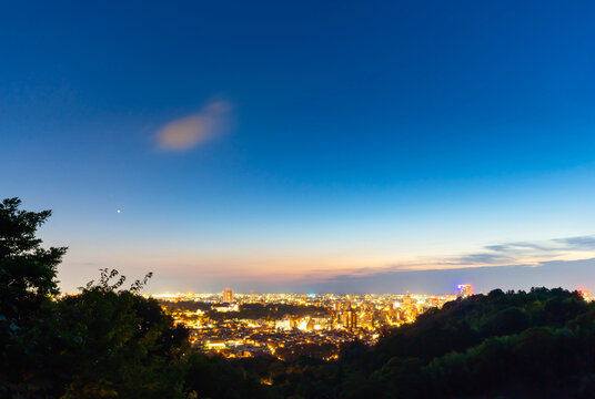金沢市・卯辰山公園見晴らし台から望む夜景