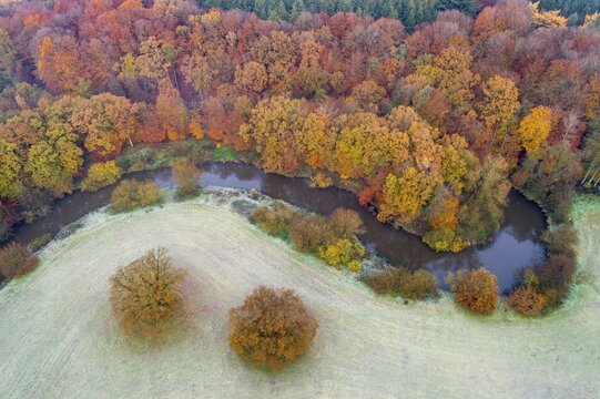 Aerial view of the Hunte in autumn, Meander, Hunte loop, Hunte, river, tree, forest, autumn colours, Huntepadd, D&ouml;tlingen, Lower Saxony, Germany
