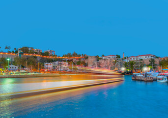 Obraz premium Panoramic view the old harbor in the old town (Kaleici) of Antalya, Turkey