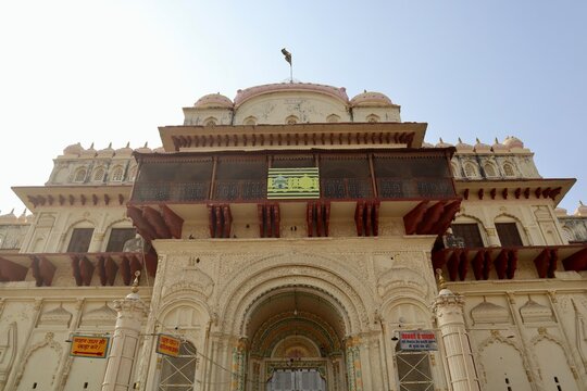 インド　アヨーディア　ヒンドゥー寺院の門