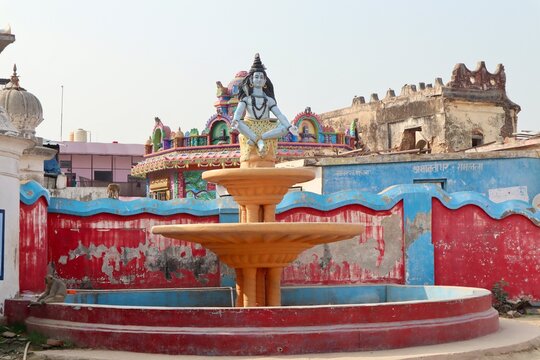 インド　アヨーディア　公園の噴水