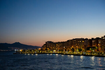 Obraz premium Evening view of Karsiyaka waterfront in Izmir.