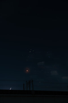 夜空に広がる光の軌跡