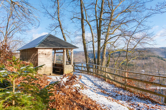 Schutzh&uuml;tte auf dem Heinrichstein bei Saalburg-Ebersdorf oberhalb der Talsperre Bleiloch