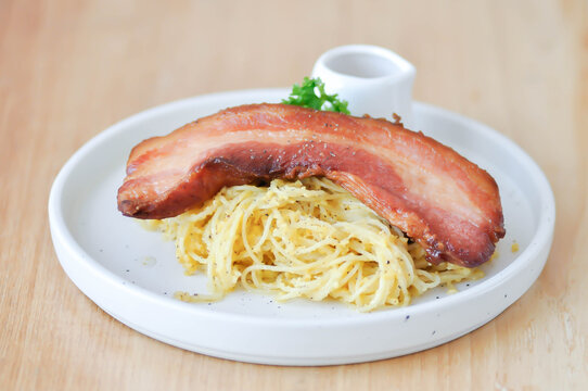 pasta or pasta carbonara or spaghetti or spaghetti carbonara with bacon or roast pork