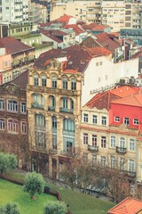 Obraz premium Exploring urban architecture showcasing historical styles and social context in Porto, highlighting the intersection of modern life and heritage buildings