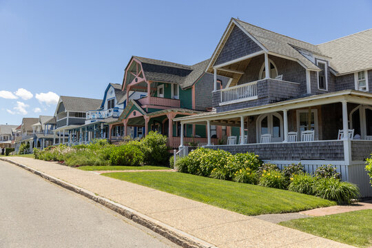 Martha&rsquo;s Vineyard Neighborhood street landscape