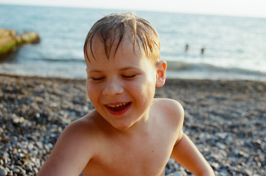 Boy at the beach. Film UGC.