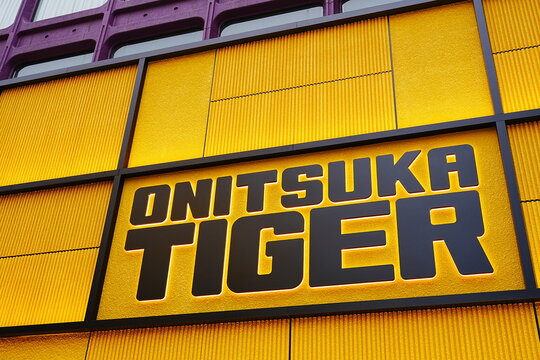 Onitsuka Tiger Store Frontage and Brand Logo Sign in Urban Retail District - 日本 オニツカタイガー 店舗外観 ブランドロゴ看板
