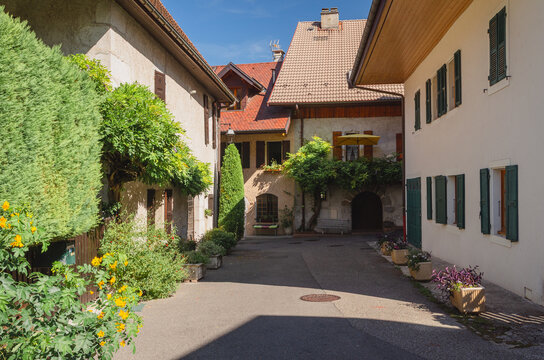 Dans les ruelles du village de Duingt