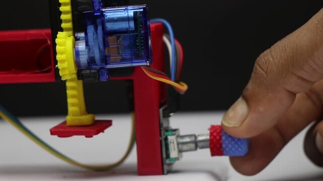 Rotary encoder controlling servo motor with 3d printed gears driving rack and pinion mechanism