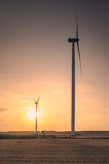Obraz premium Wind turbines in the farmland of the Pałuki region