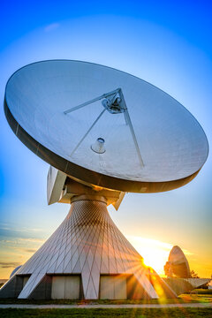 Radio telescope of a satellite earth station