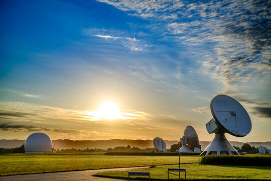 Radio telescope of a satellite earth station
