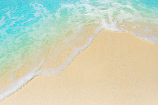 sea ​​wave on golden sand of tropical beach