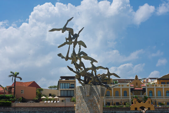 Monument to the Caribbean Colombian boobies, by sculptor Eladio Gil.
