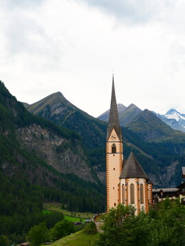 Alpenpanorama mit Geschichte &ndash; Pfarrkirche Heiligenblut