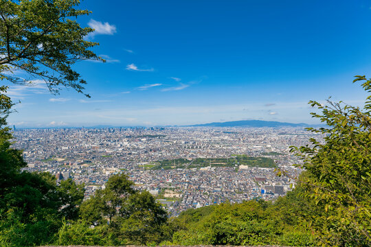 大阪・四條畷の飯盛山から望む大阪平野のパノラマ風景