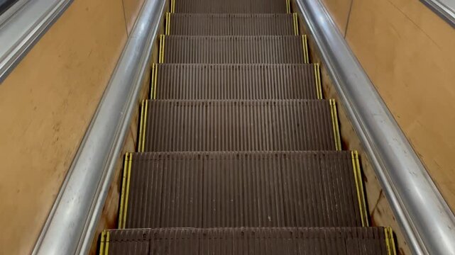 escalator going up