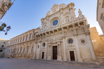 Facciata Basilica di Santa Croce a Lecce con vista del palazzo dei Celestini e ciao azzurro - Salento - Puglia © BrunoBarillari