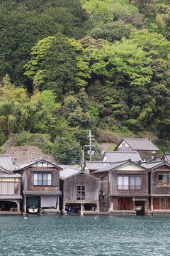 Traditional Funaya Boathouses with Boats in Ine, Kyoto, Japan, Ine no Funaya, Kyoto, 교토 이네후나야 수상가옥 배 보관소 어촌마을