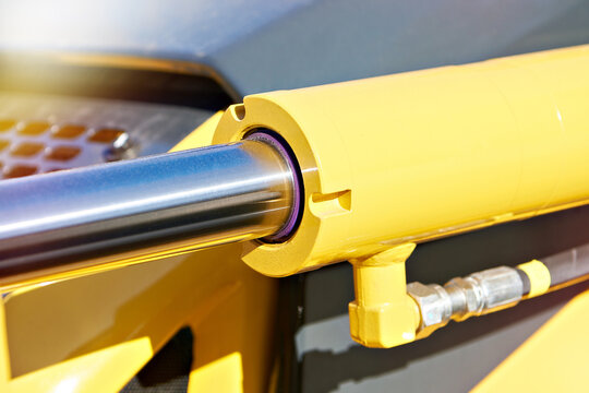 Hydraulic cylinder piston rod on construction machinery
