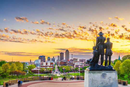 The Pioneer Statuary Group on the Iowa State Capitol