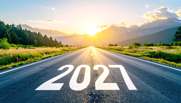 Jahreszahl 2027 auf leerer Stra&szlig;e in Berglandschaft bei Sonnenaufgang
